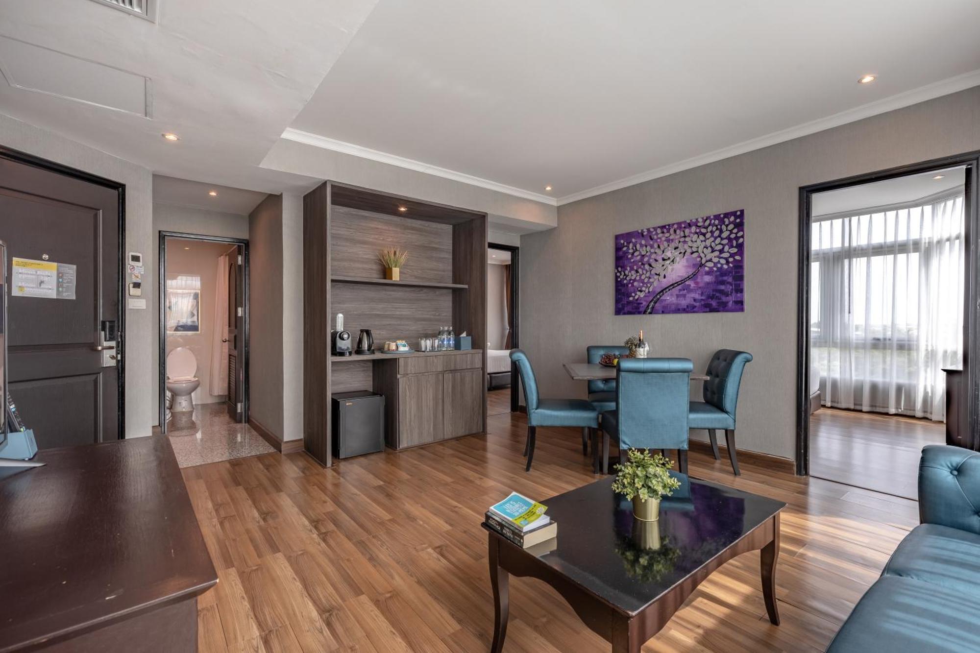 Two-Bedroom Suite,1551146122:JPEG